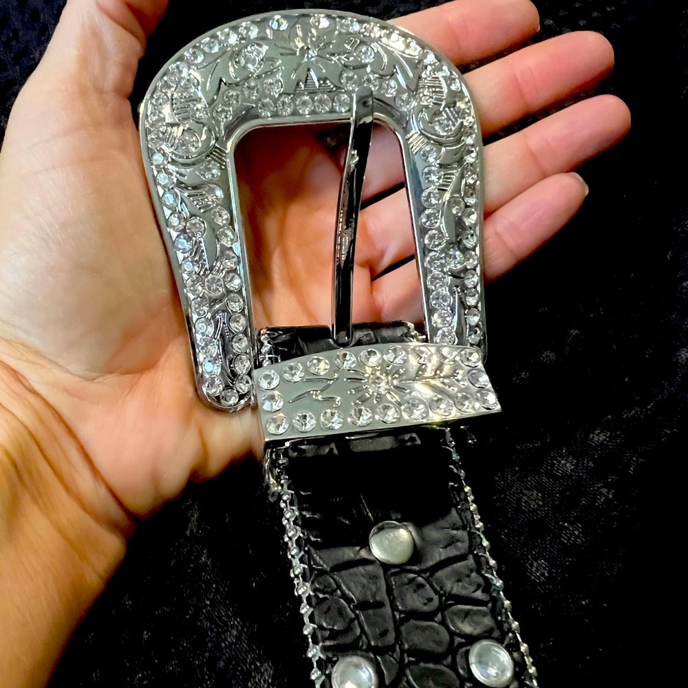 Women’s western rhinestone belt